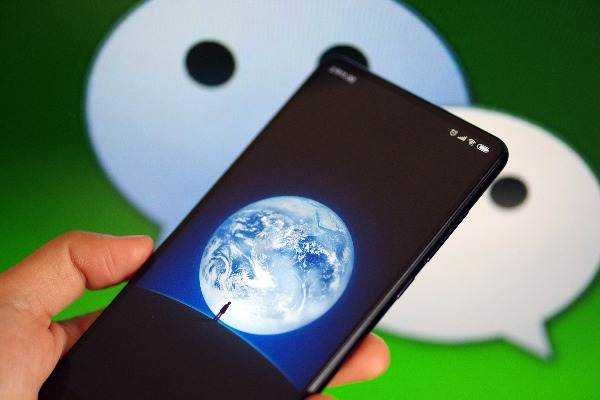 怎样通过qq群批量加微信好友？